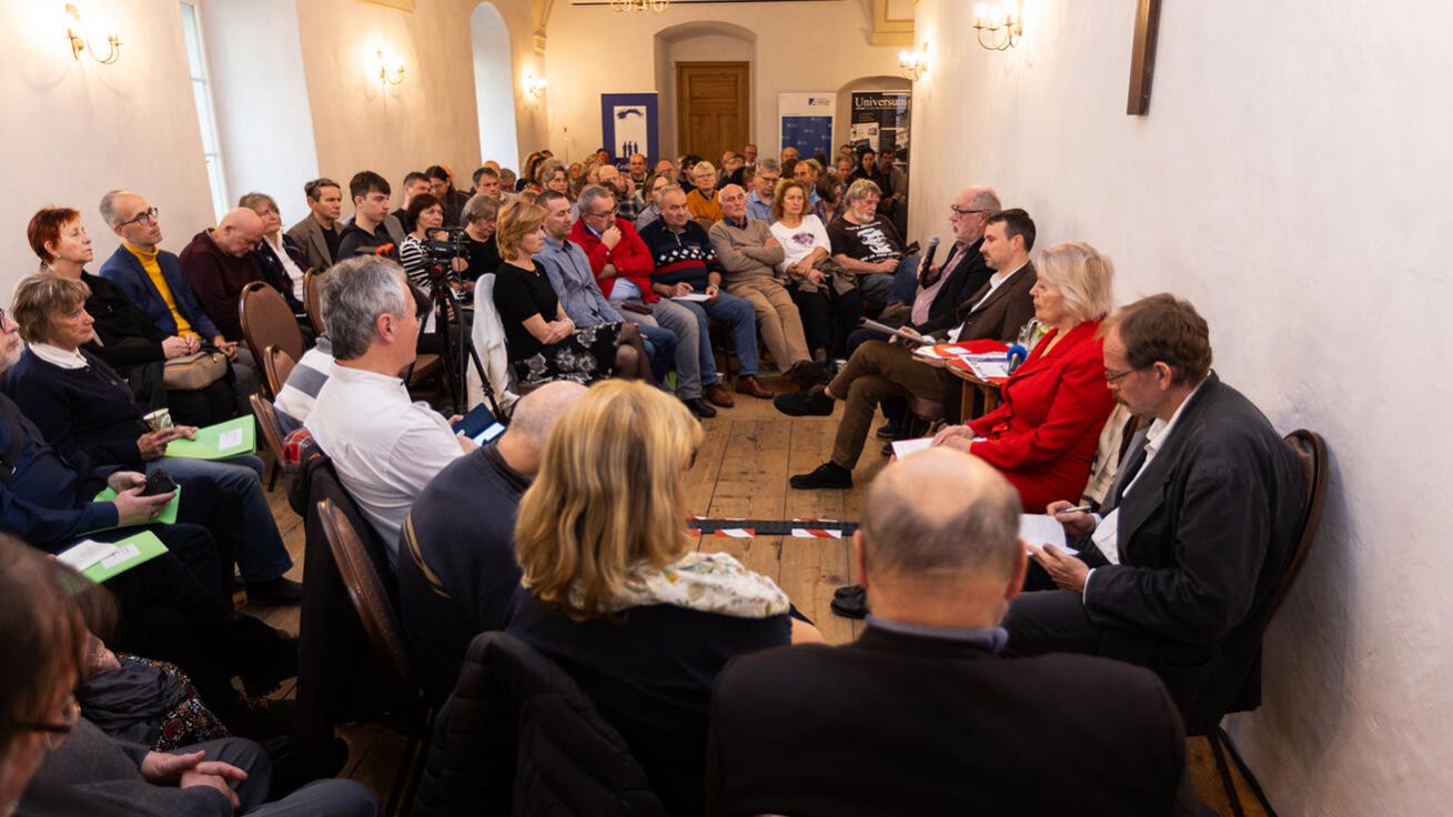 image:Image O výzvách současnosti diskutovali účastníci fóra v Třeboni.