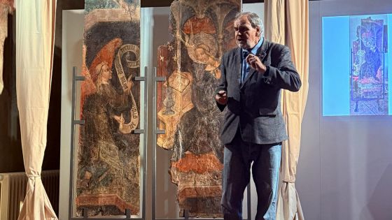 image:Image Představení oltářních desek se zúčastnil také historik umění Jan Royt.