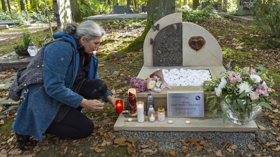 image:Image Nové pietní místo vzniklo na Lesním hřbitově ve Zlíně.