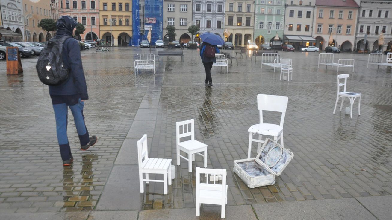 image:Image Výstava Prázdná místa na náměstí Přemysla Otakara II.