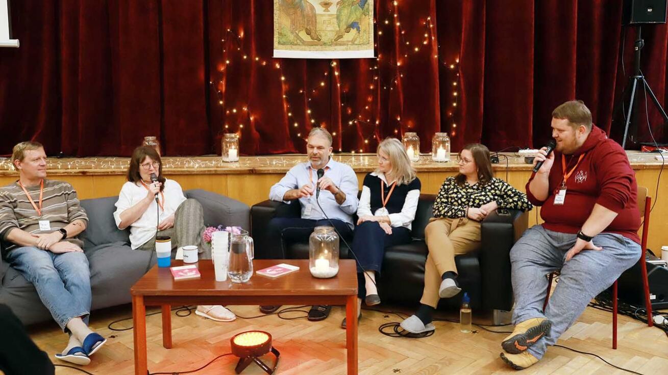 image:Image „Gauč talk show“ vedl s pozvanými hosty P. Jan Pavlíček.