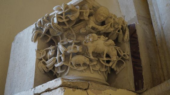 image:Image Proč mladší syn opustil otcovský dům, kde se mu nejspíš nežilo špatně? (Středověká sloupová hlavice, muzeum v Toul, Francie.)