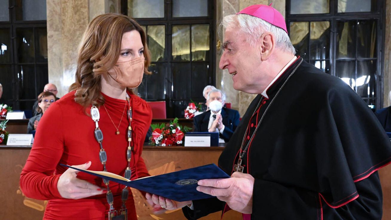 image:Image Čestné občanství města Brna převzal biskup Vojtěch Cikrle z rukou primátorky Markéty Vaňkové.