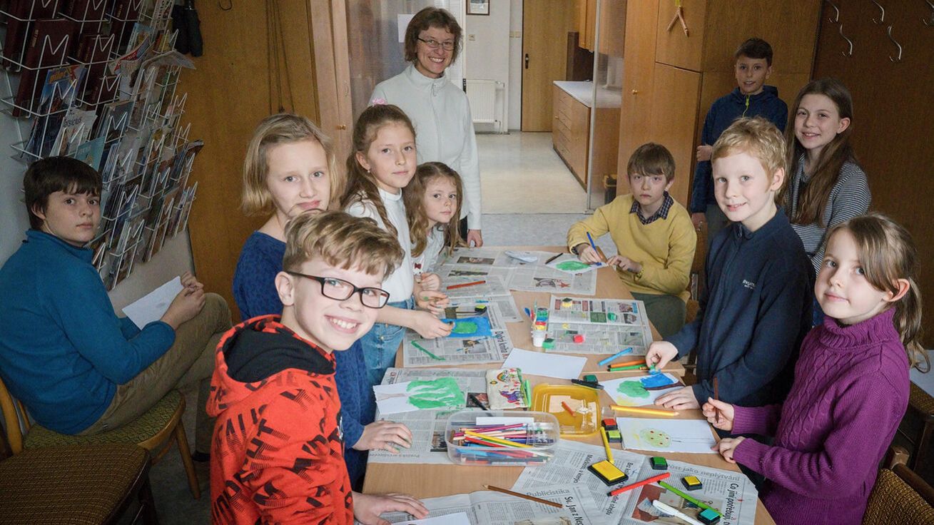 image:Image Svět je dnes až neskutečně na dosah ruky, ale zároveň jsme nikdy nebyli tak silně vystaveni riziku osamocenosti.