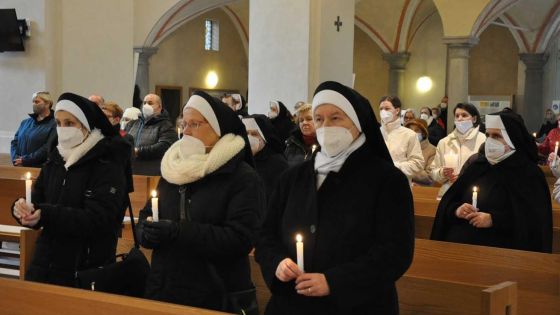 image:Image Řeholníci a řeholnice se sešli ve středu v Českých Budějovicích s biskupy.