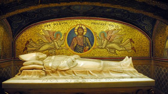 image:Image Pius XI. sice nebyl přesvědčený demokrat, otevřeně ale vystupoval proti totalitním režimům, které se v jeho době rodily.