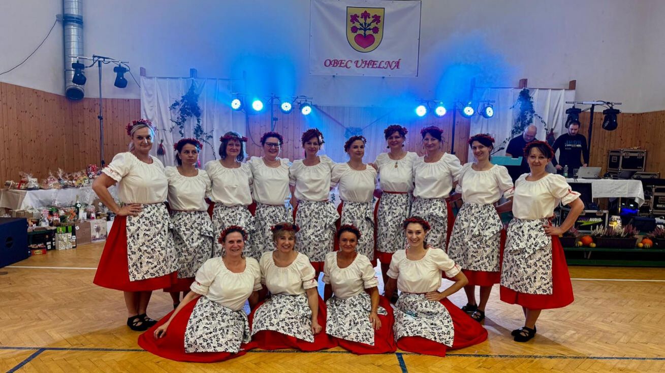 image:Image Nový folklorní soubor Borůvěnky, který místní ženy založily u příležitosti oslav sv. Kateřiny.