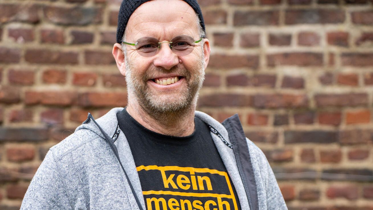 image:Image „Když se jako jáhen setkávám s lidmi, dávám si záležet, abych je viděl na stejné úrovni,“ říká Ralf Knoblauch, který vyřezává figury králů.