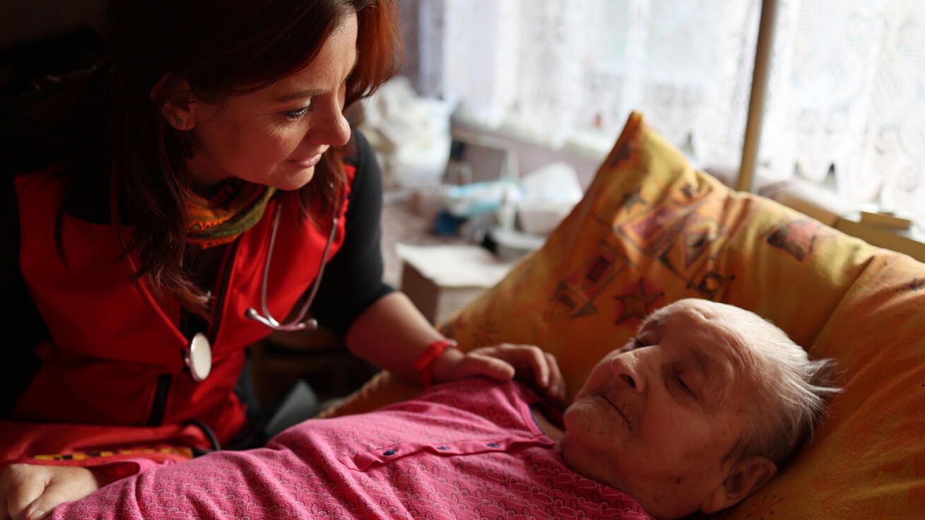 image:Image Charitní sestry také docházejí za klienty domů.