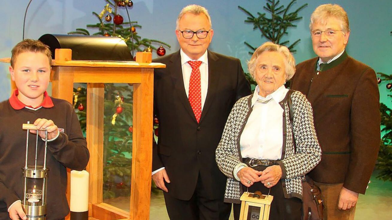 image:Image Ada Brandstetterová s Betlémským světlem v roce 2013.