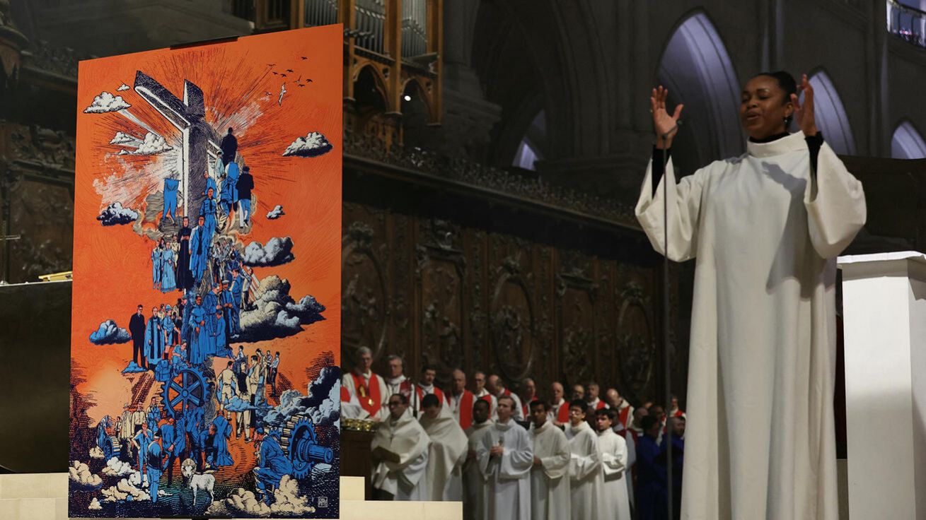 image:Image PADESÁT FRANCOUZSKÝCH MUČEDNÍKŮ NACISMU bylo v sobotu 13. prosince blahořečeno v pařížské katedrále Notre-Dame, mši svatou slavil jako papežský legát lucemburský kardinál – Jean-Claude Hollerich. Tito kněží, seminaristé, laici, skauti nebo aktivisté Katolické akce byli zabiti z nenávisti k víře v letech 1944–1945. Tajně se totiž připojili k francouzským dělníkům vyslaným na nucené práce, a to s posláním poskytovat jim bratrskou a duchovní podporu navzdory zákazu režimu. V roce 1943 byli mnozí z nich uvězněni, mučeni, deportováni nebo zemřeli vyčerpáním. Jeden z nich Joël Angles d’Auriac byl totálně nasazen v Děčíně, kde byl popraven jako 22letý. Jejich liturgickou památku stanovil papež na 5. května. Další velká beatifikace se tentýž den konala v katedrále ve španělském městě Jaén, a to 124 španělských mučedníků – kněží, řeholnic a laiků – kteří zahynuli během španělské občanské války.