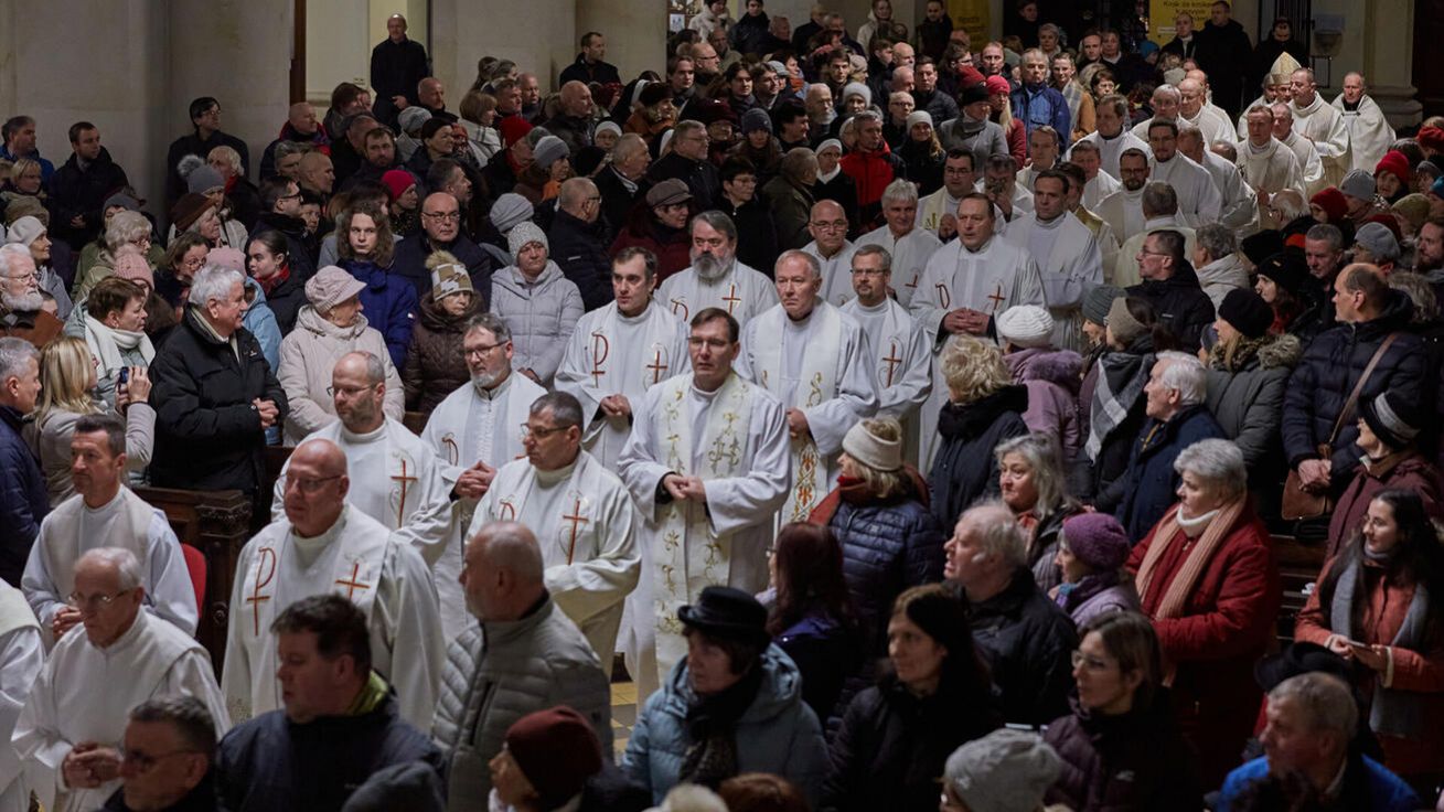 image:Image Být těmi, které nese naděje a kteří naději nesou. To je výzva plynoucí podle biskupa Martina Davida z Jubilejního roku.