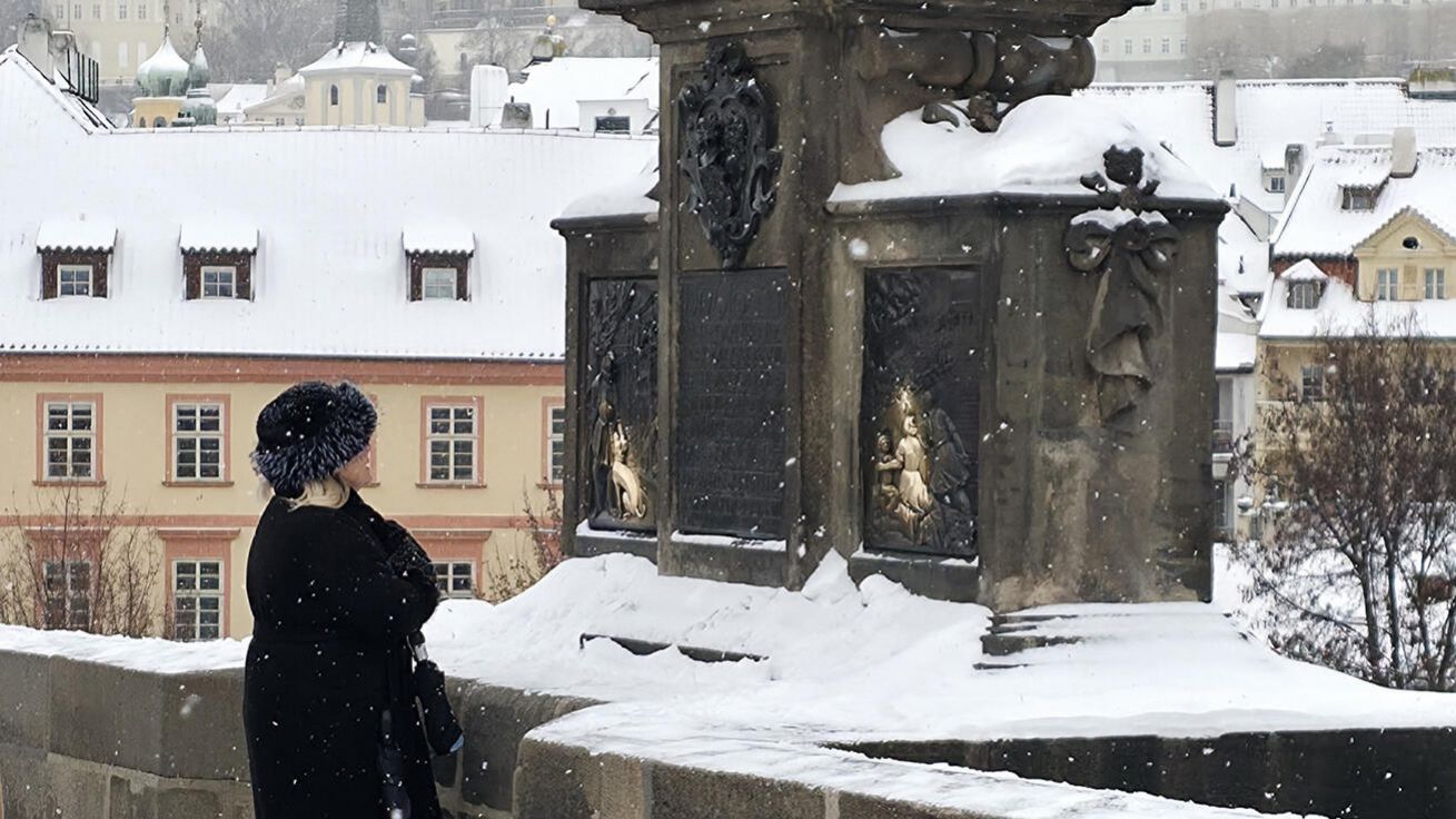 image:Image Modlit se lze v klidu domova, ale i na procházce rušným městem.