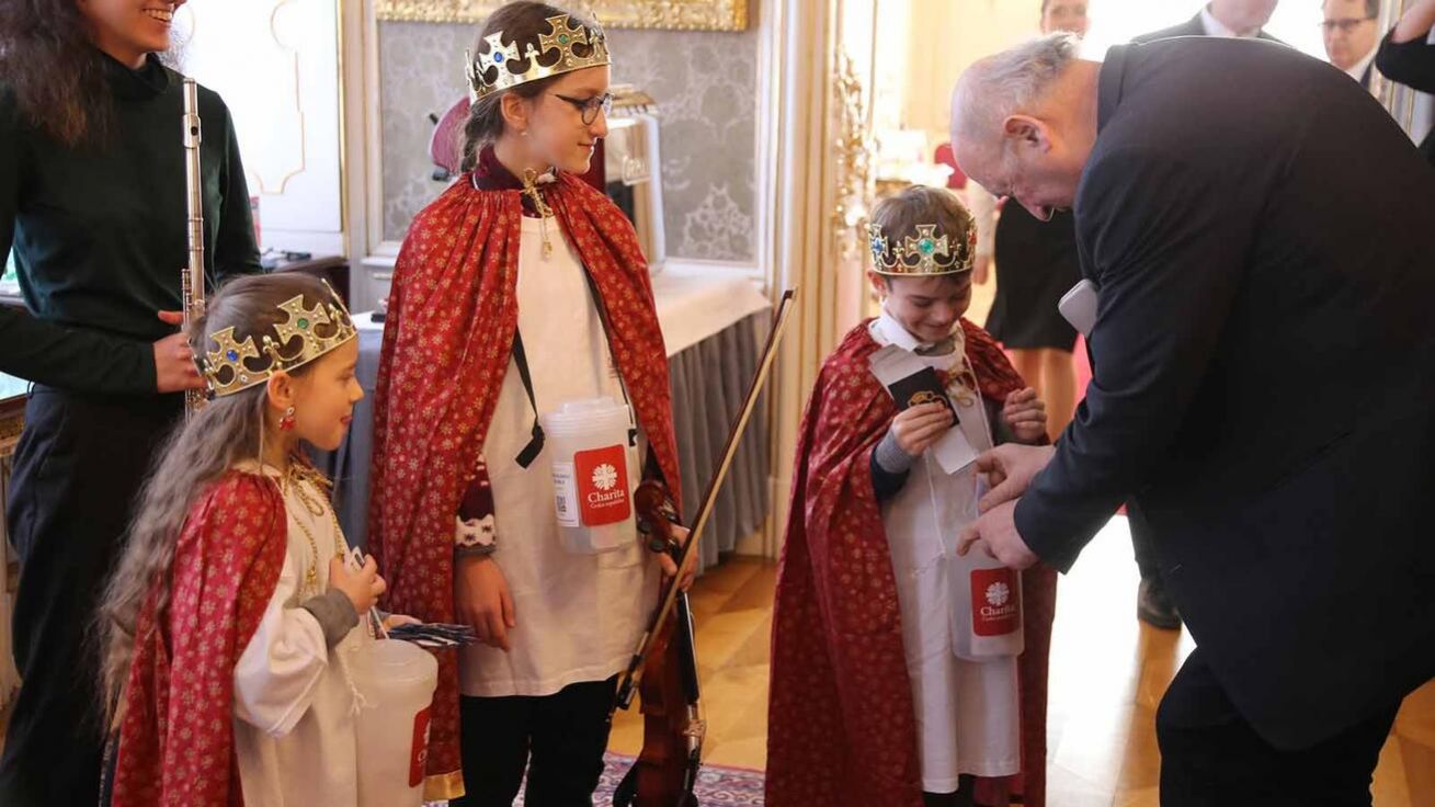 image:Image Tři králové minulý týden navštívili pražské arcibiskupství. Podaroval je i arcibiskup Jan Graubner.