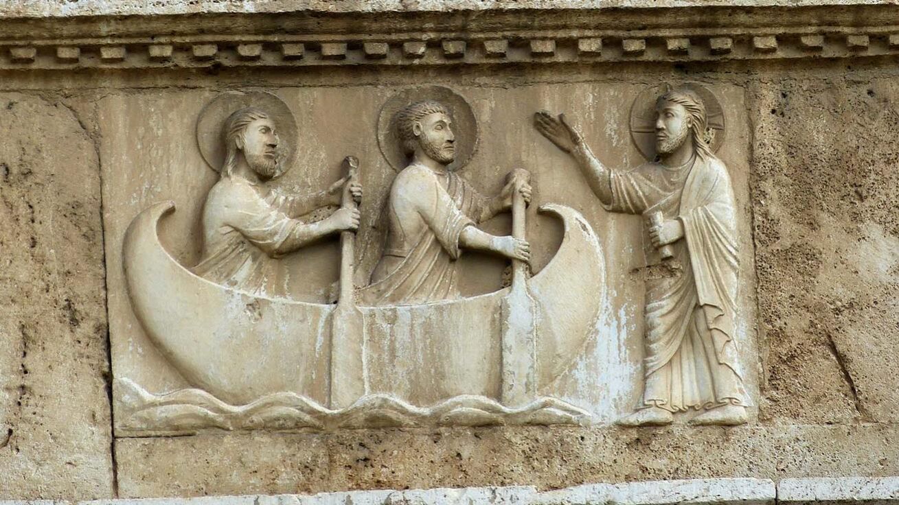 image:Image Povolání apoštolů Petra a Ondřeje (kostel sv. Petra za hradbami v italském Spoletu, kol. 1200, část románského portálu).