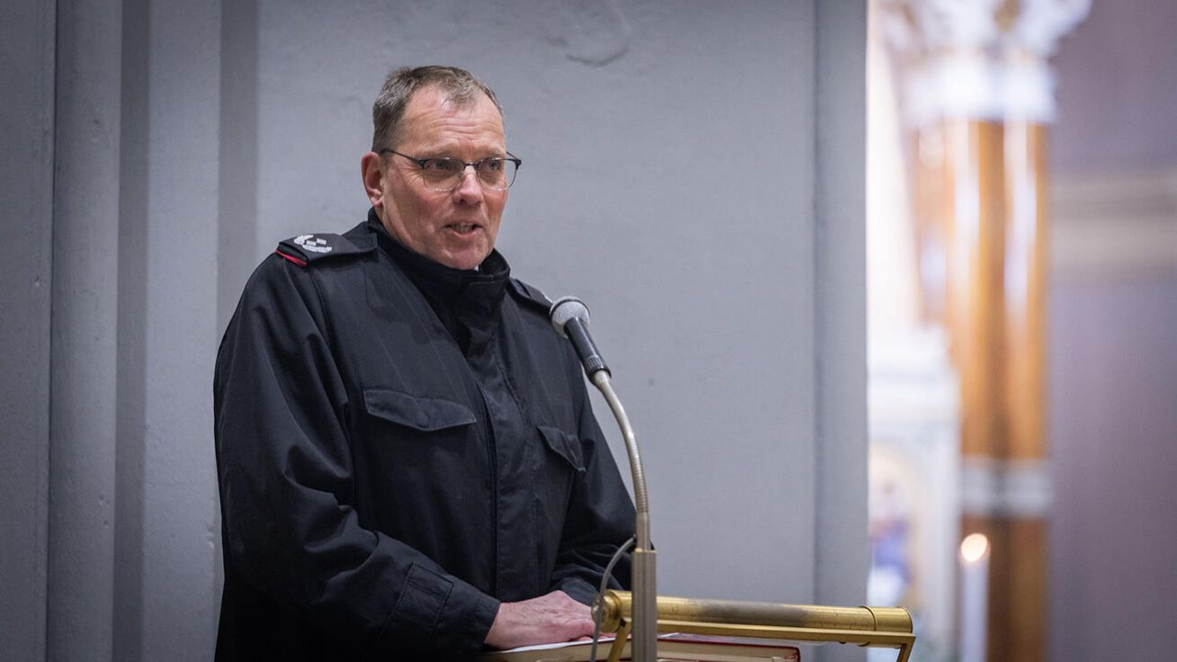 image:Image Atašé německé ambasády, podplukovník Rüdiger Heinrich, oslovil poutníky, kteří se ve Filipově modlili za smíření.