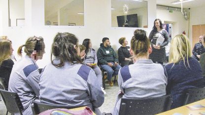 image:Image Víra za mřížemi: cesta proměny