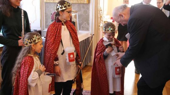 image:Image Tři králové minulý týden navštívili pražské arcibiskupství. Podaroval je i arcibiskup Jan Graubner.