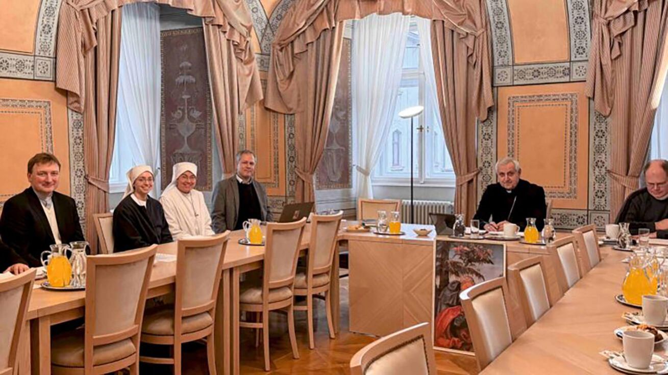 image:Image Synodní setkání na biskupství.