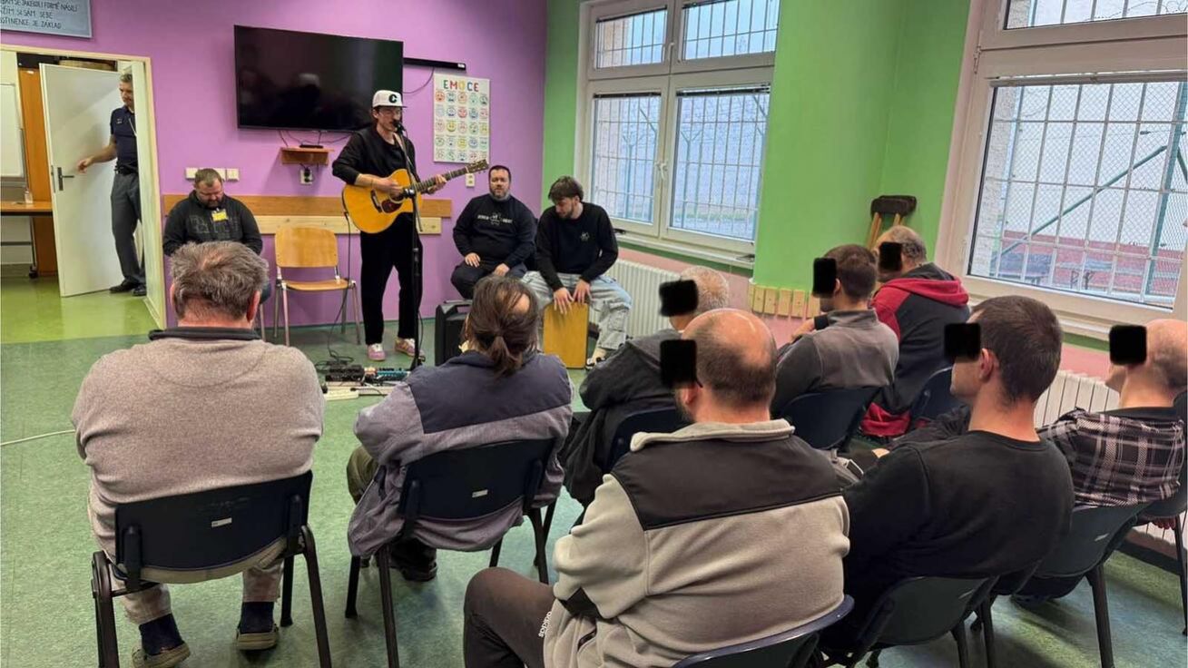 image:Image V brněnské vazební věznici se letos v lednu uskutečnil koncert křesťanského hudebního společenství Dismas.