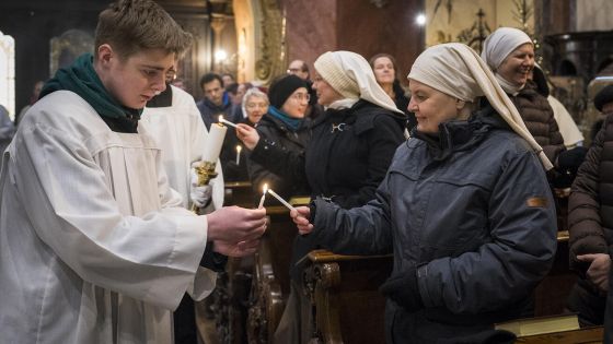 image:Image K oslavě dne zasvěceného života pozval arcibiskup Nuzík řeholníky a řeholnice v arcidiecézi do olomouckého kostela sv. Michala a také do kněžského semináře.