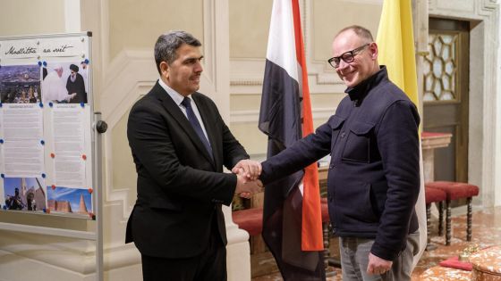 image:Image P. Miloš Szabo (vpravo) s jedním z iráckých diplomatů.
