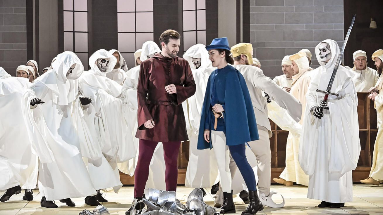 image:Image Opera připomíná, jak Vok z Rožmberka (vlevo v podání Romana Hozy) pro stesk ze ztracené lásky roku 1259 založil klášter ve Vyšším Brodě a sám se zde málem stal prvním mnichem. Vpravo Záviš v podání Václavy Krejčí Houskové.