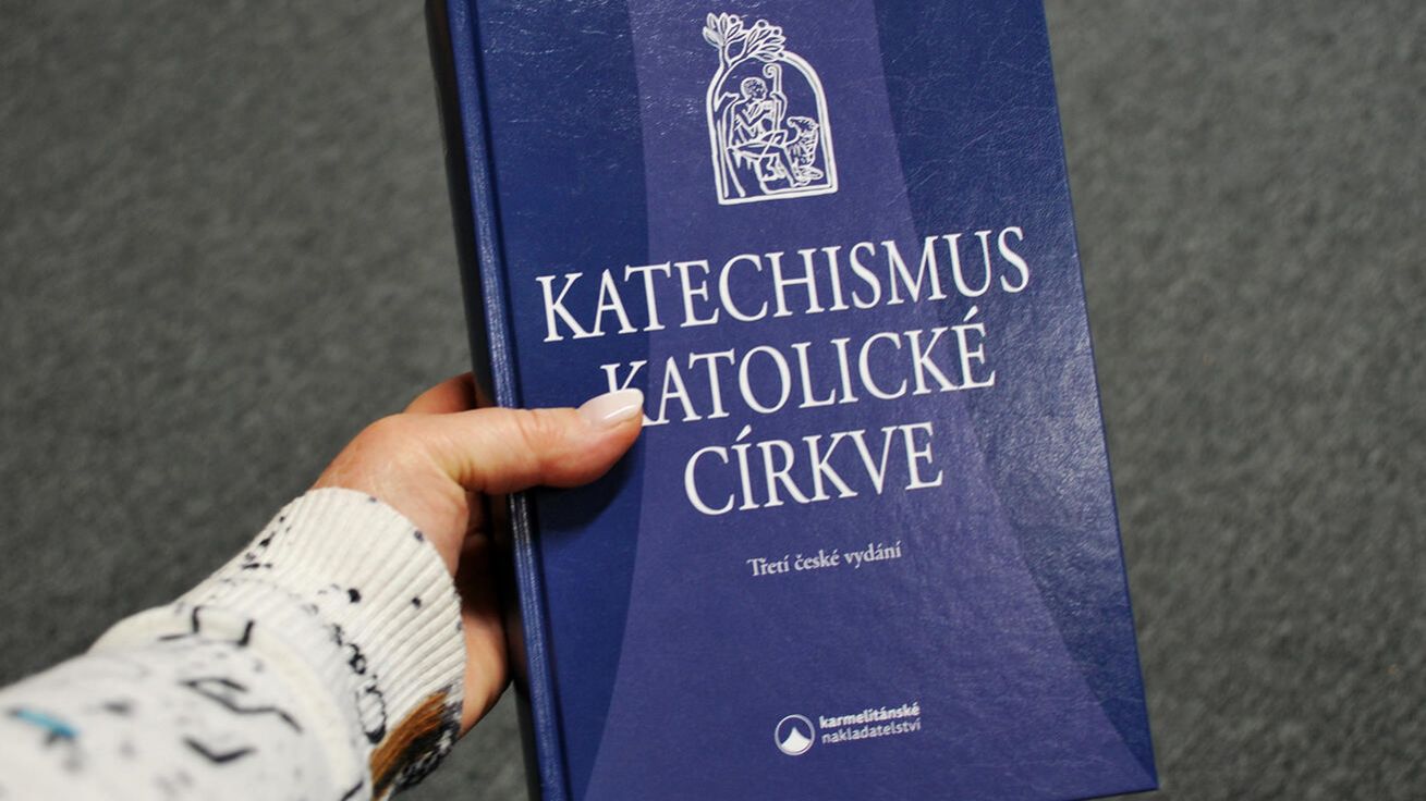 image:Image Kniha, která shrnuje učení katolické církve.