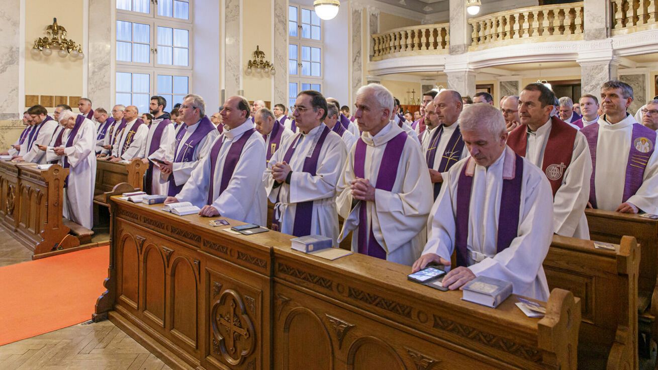 image:Image Moravští kněží při mši svaté.