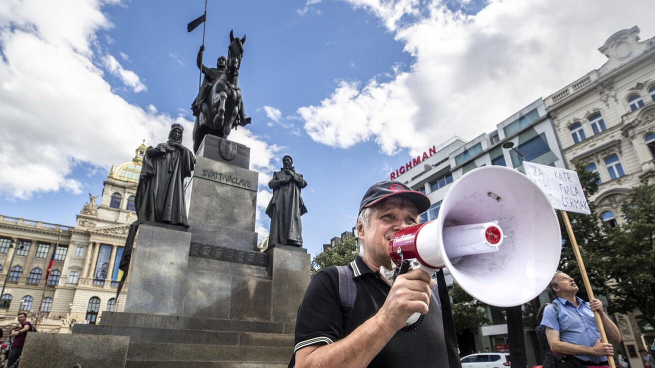 image:Image Žádná dezinformace není bezpečná. Lži mají dalekosáhlé důsledky.