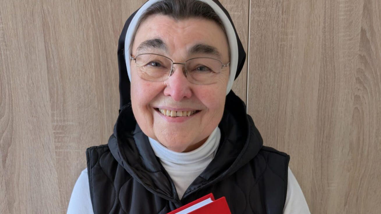 image:Image Sestra Zdislava Nosková z Kongregace Školských sester sv. Františka s materiály k blahořečení (Positio).