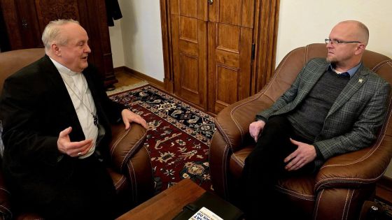 image:Image Biskup Jan Vokál a hejtman Pardubického kraje Martin Netolický.