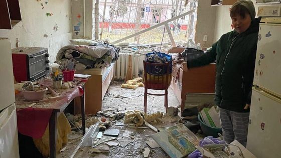 image:Image Válečné peklo, ztráta blízkých i domova a zvuk sirén i dopadajících raket se vrývá lidem pod kůži. Extrémně dopadá hlavně na ty nejmenší. I díky Vaší podpoře můžeme dětem poskytovat psychologickou podporu a pomoci jim trauma překonat.