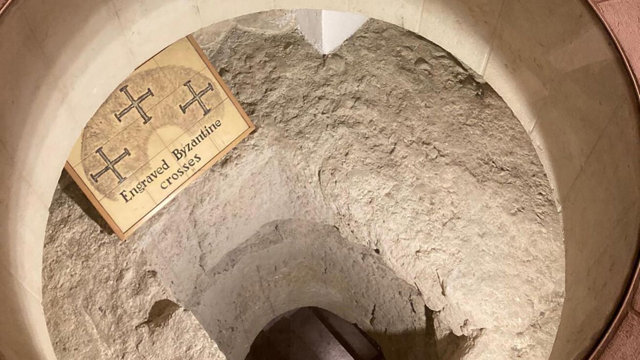 image:Image Setkání s Ježíšem je výzvou odložit masky. Jako Petr u Galilejského jezera (Jan 21).