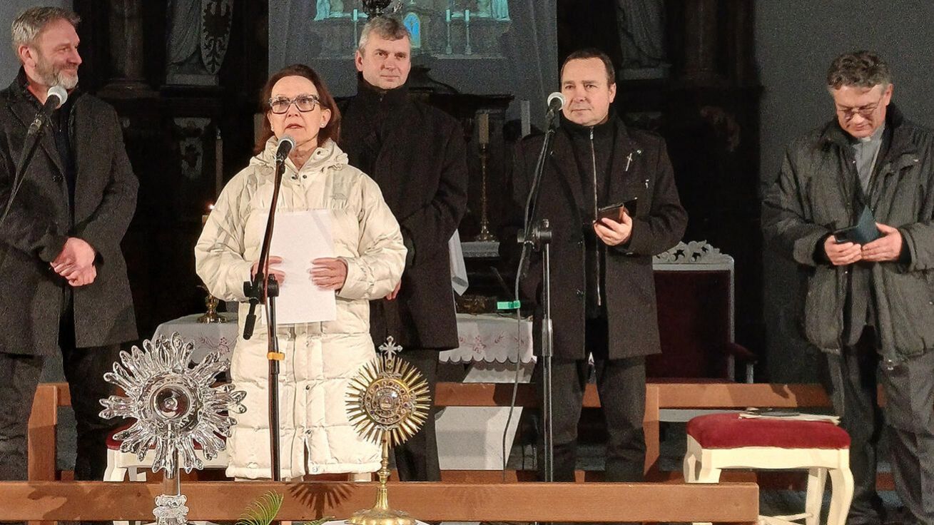 image:Image Benefice v chrámu sv. Alžběty Uherské ve Cvikově se zúčastnila i herečka Milena Steinmasslová.
