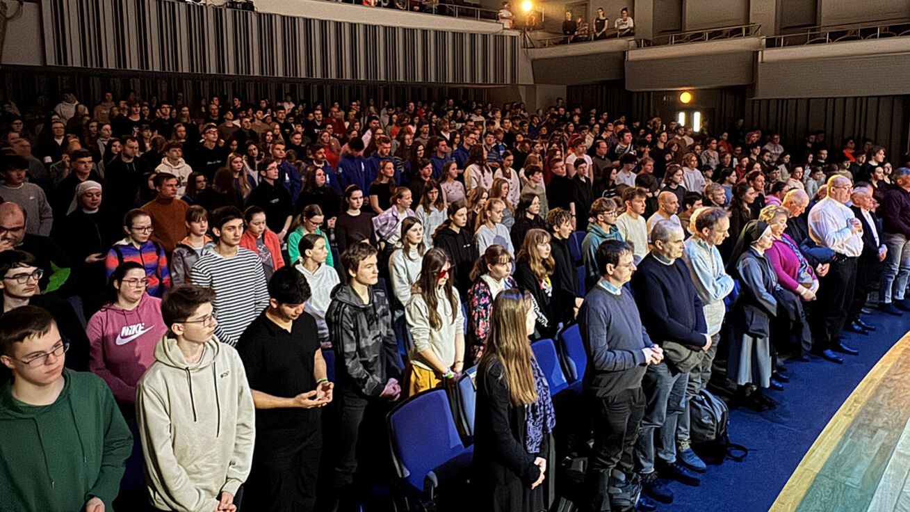 image:Image Do sobotního hledání Ježíše Nazaretského se v Hradci Králové zapojilo na 500 mladých lidí.