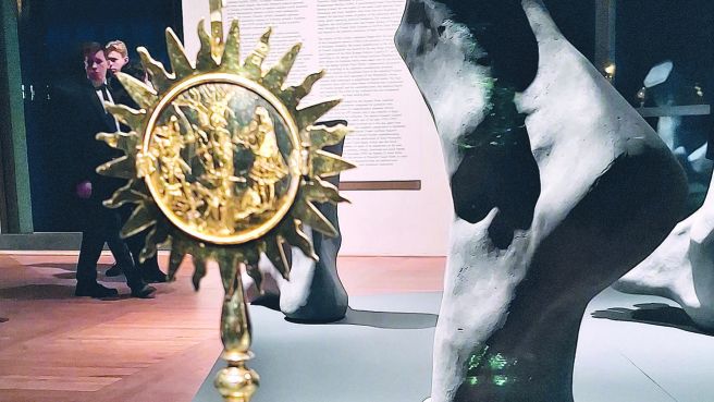 image:Image Za pokladem katedrály