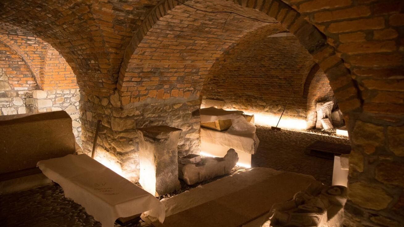 image:Image Krypta ve frýdecké bazilice se připravuje na návštěvníky.