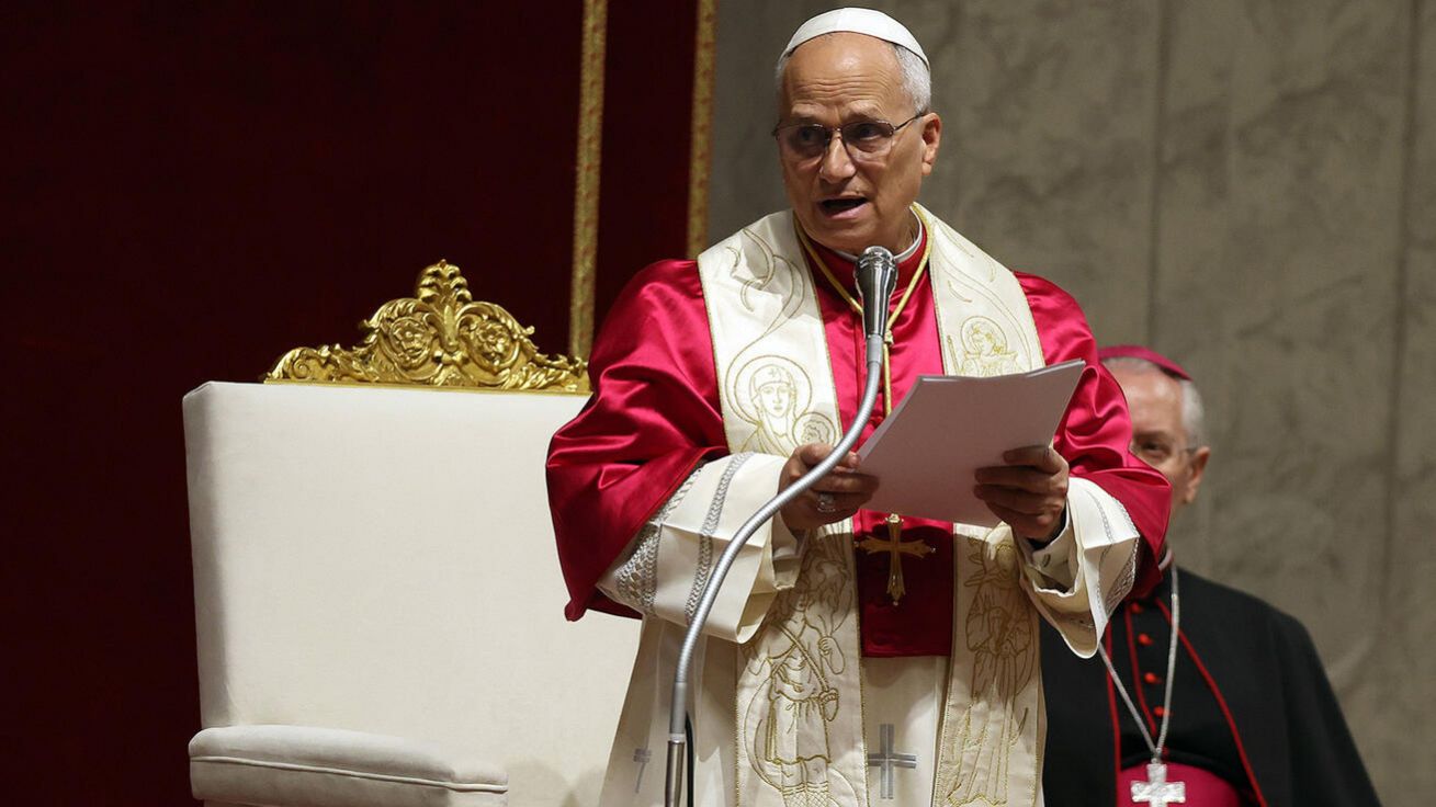 image:Image „Válka rozděluje, naděje sjednocuje. Násilí po lidech šlape, láska je pozvedá. Modloslužba zaslepuje, živý Bůh osvěcuje,“ řekl papež při sobotní vigilii za mír a vyzval, abychom se stávali tvůrci pokoje.