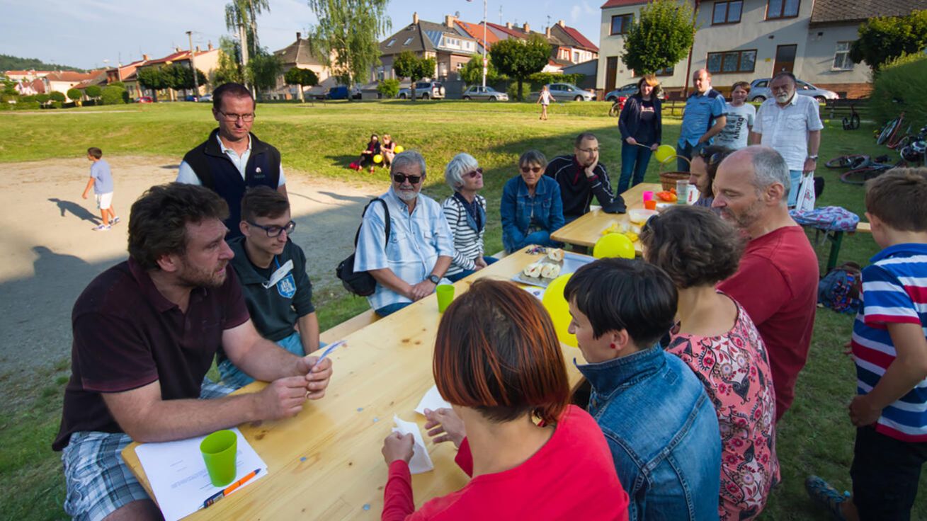 image:Image Nejlepší prevencí rozdělení jsou společná setkání a diskuse.