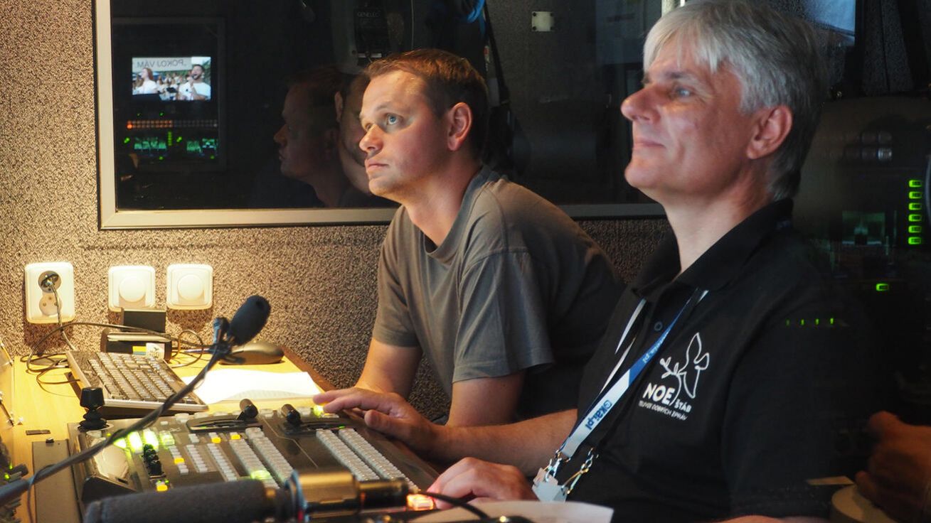 image:Image „Když tvoříme pořad, kolegové vědí, že jsme na jedné lodi. I já musím v určitých situacích poslouchat režiséra,“ říká P. Leoš Ryška.