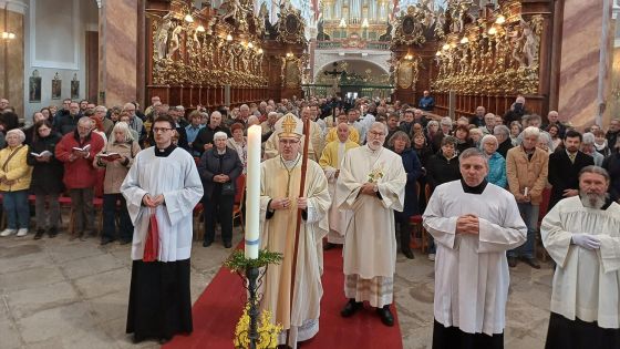 image:Image Téma smíření Čechů a Němců zaplnilo osecký klášterní kostel.