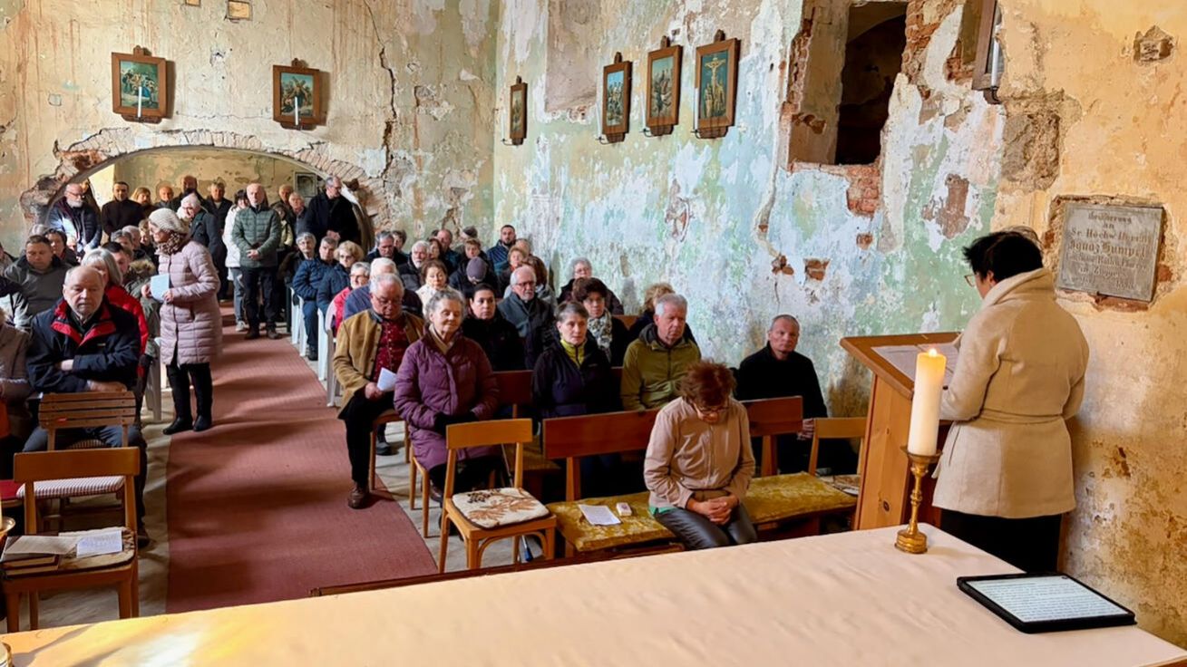 image:Image Z velikonoční mše sv. v kostele sv. Jana Křtitele v Krabonoši.