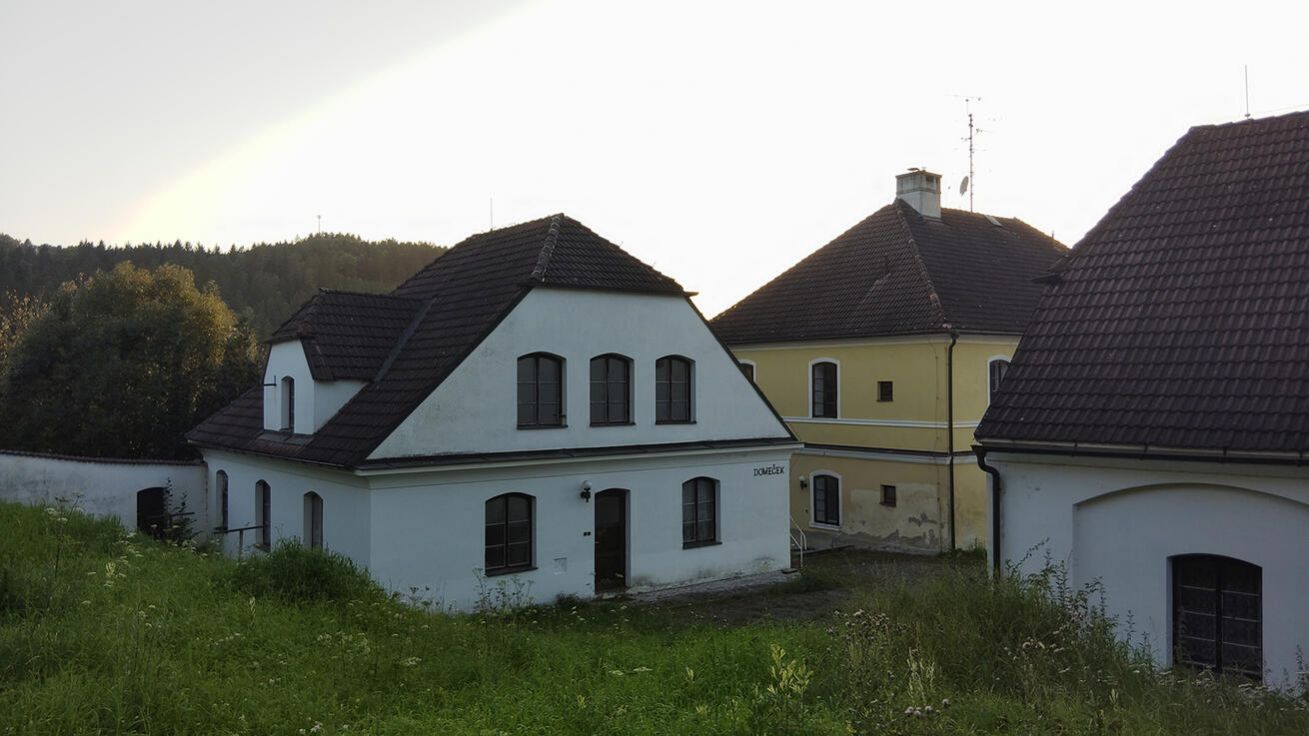 image:Image Na opravě Dvora naděje spolupracuje českobudějovické biskupství a Cesta 121.