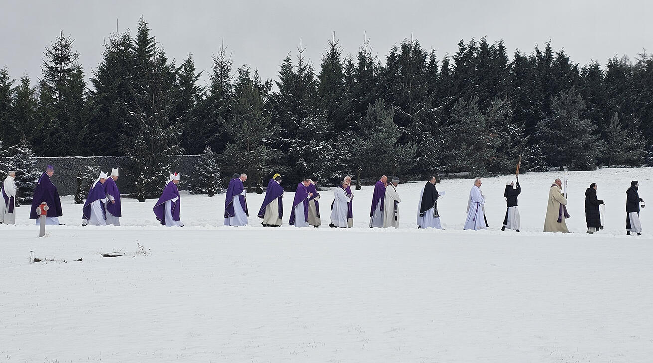 image:Image Z pohřbu.