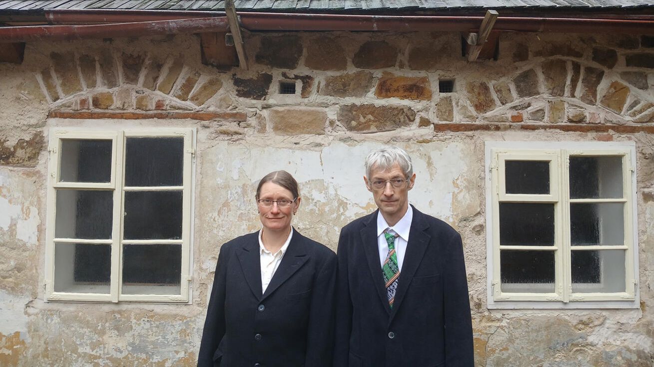 image:Image Manželé Martin a Helena Mrázovi se před dvaceti lety pustili do opravy poustevny v Teplicích nad Metují.