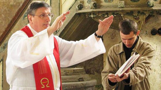 image:Image P. Šimáček s mladými lidmi z Jablonce nad Nisou, kteří přijeli do Příchovic.