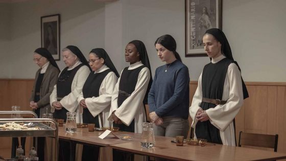 image:Image Hrdinka se seznamuje s životem komunity, účastní se duchovních cvičení, až v ní dozraje touha do řeholního společenství vstoupit.