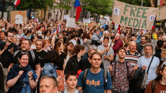 image:Image Nezávislá veřejnoprávní média podpořila za poslední měsíc série demonstrací v Praze i dalších městech.