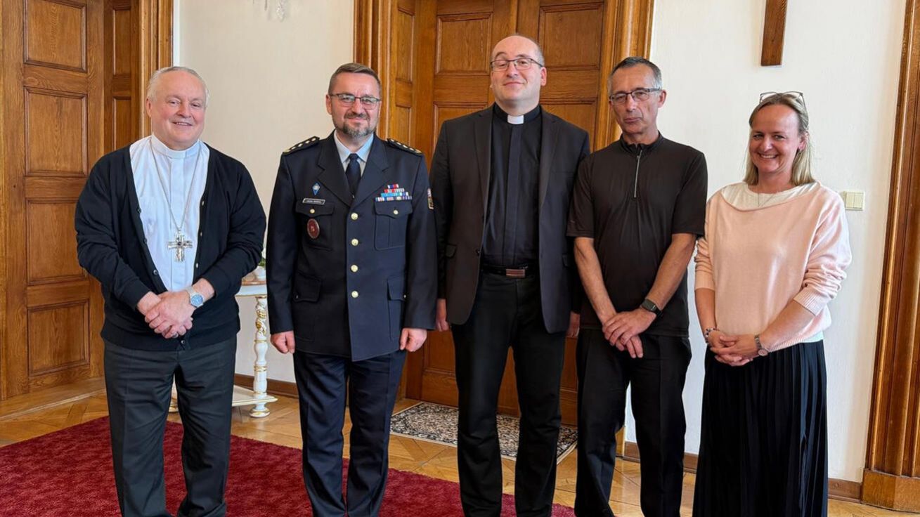image:Image Na závěr setkání si zástupci věznice prohlédli reprezentační prostory biskupské rezidence.
